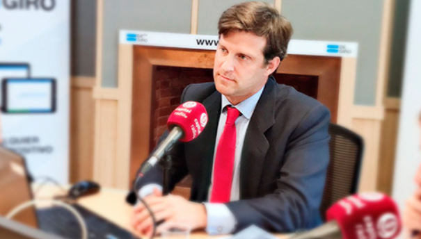 Luis Martín de Hoyos durante una entrevista en una radio
